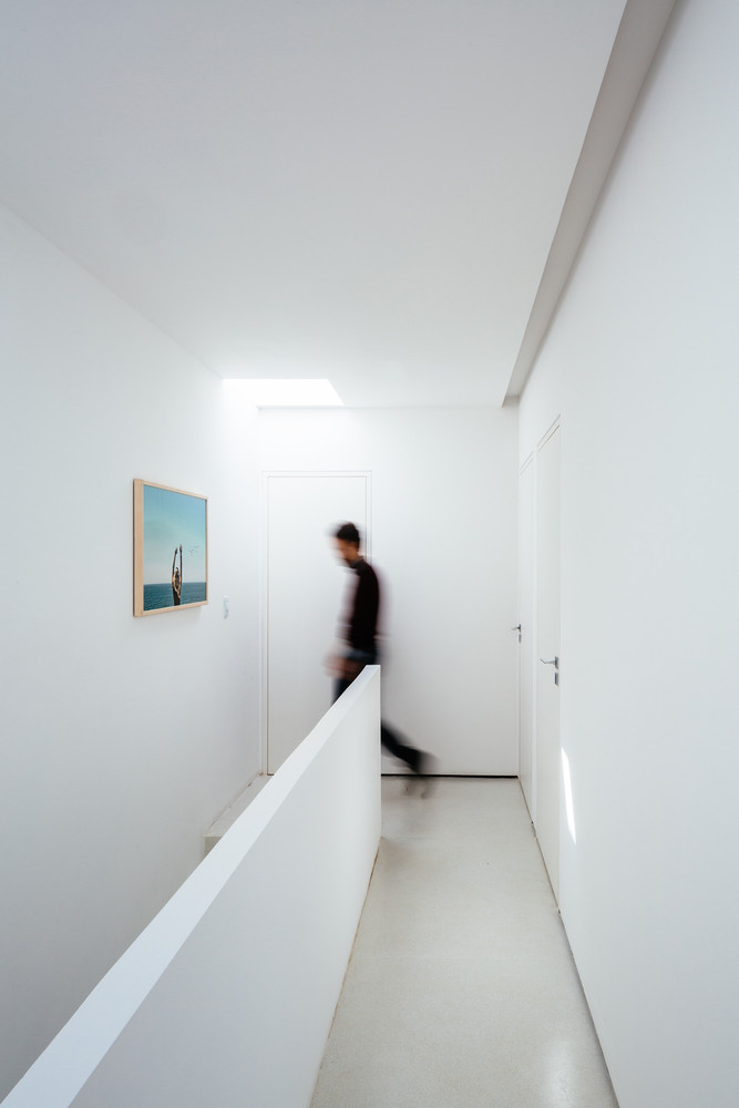 A Modern House Built with Focus on Natural Lighting and Ventilation in Sorocaba by Estudio BRA arquitetura (18)