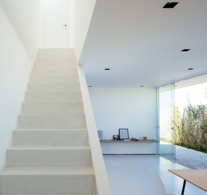 A Modern House Built with Focus on Natural Lighting and Ventilation in Sorocaba by Estudio BRA arquitetura (19)