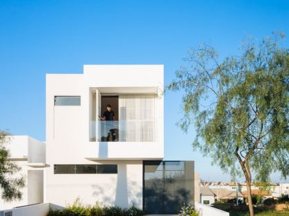 A Modern House Built with Focus on Natural Lighting and Ventilation in Sorocaba by Estudio BRA arquitetura (2)