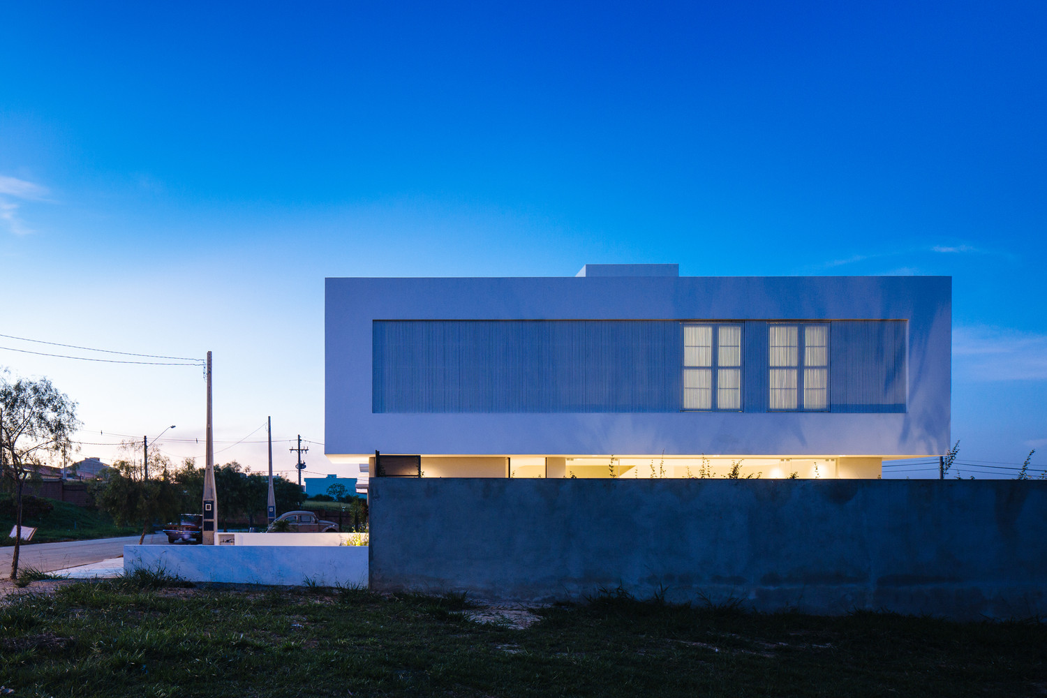 A Modern House Built with Focus on Natural Lighting and Ventilation in Sorocaba by Estudio BRA arquitetura (24)