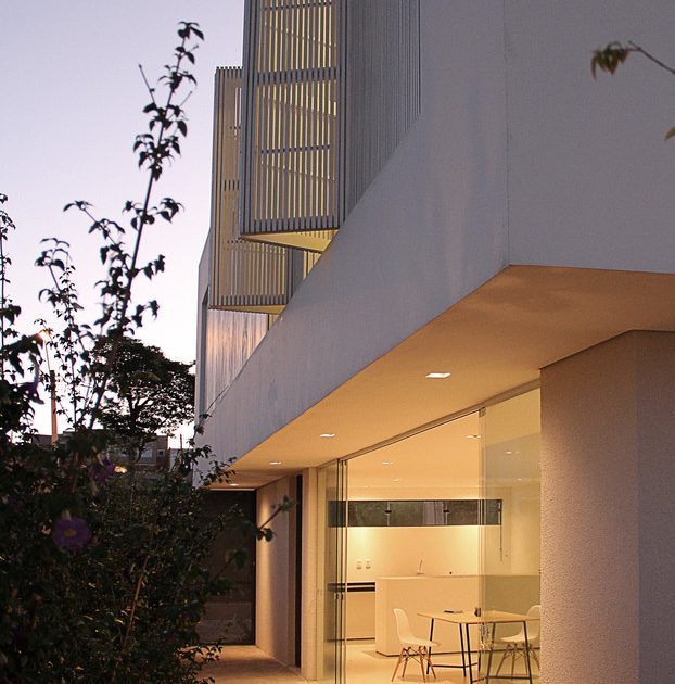 A Modern House Built with Focus on Natural Lighting and Ventilation in Sorocaba by Estudio BRA arquitetura (25)