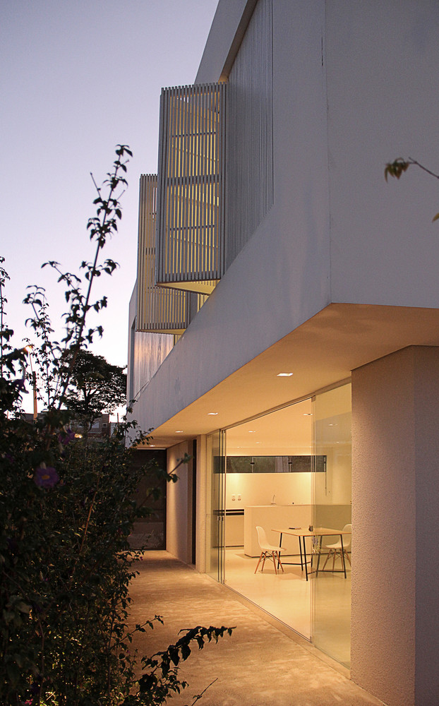 A Modern House Built with Focus on Natural Lighting and Ventilation in Sorocaba by Estudio BRA arquitetura (25)