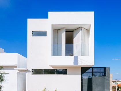 A Modern House Built with Focus on Natural Lighting and Ventilation in Sorocaba by Estudio BRA arquitetura (3)