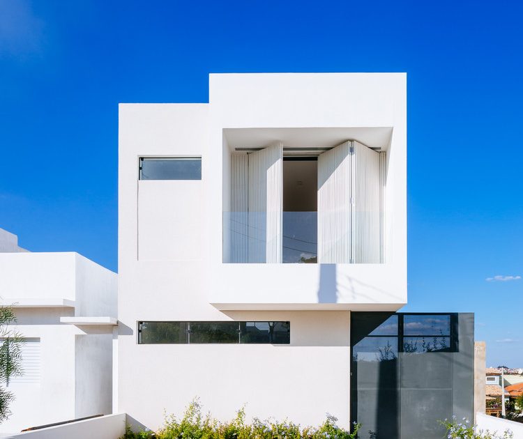 A Modern House Built with Focus on Natural Lighting and Ventilation in Sorocaba by Estudio BRA arquitetura (3)