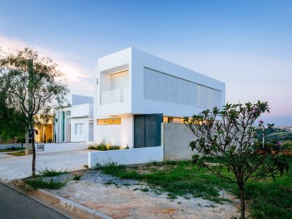 A Modern House Built with Focus on Natural Lighting and Ventilation in Sorocaba by Estudio BRA arquitetura (7)