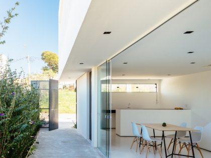 A Modern House Built with Focus on Natural Lighting and Ventilation in Sorocaba by Estudio BRA arquitetura (9)