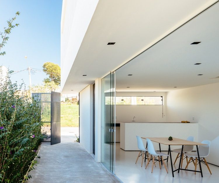 A Modern House Built with Focus on Natural Lighting and Ventilation in Sorocaba by Estudio BRA arquitetura (9)