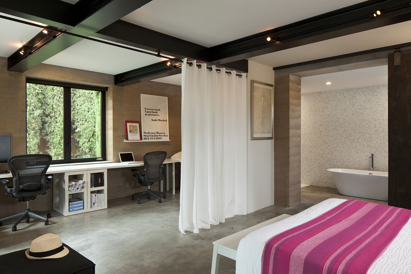 A Modern Rammed-Earth Home with Warmth and Natural Elegance in Mountain View by Atelier Hsu (8)