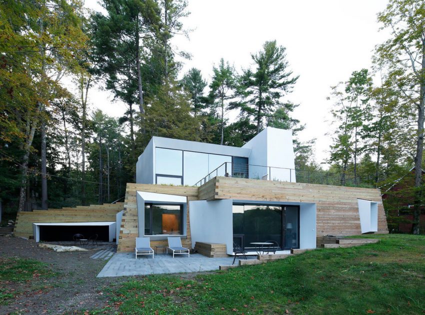 A Modern and Sculptural House on the Banks of Lake Massachusetts by Taylor and Miller Architecture (1)