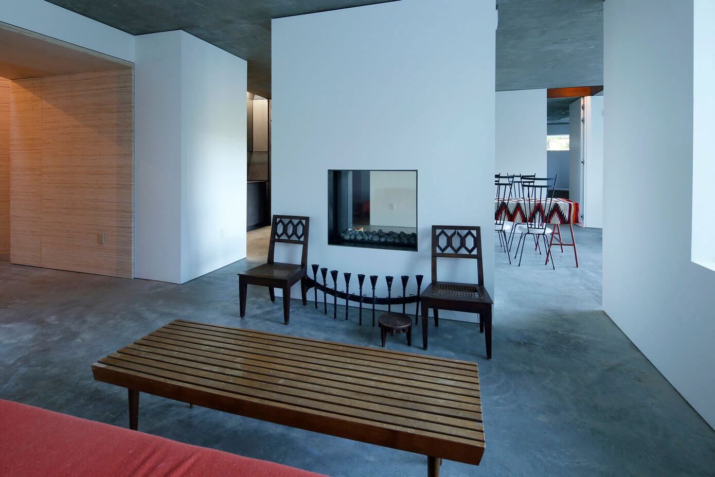 A Modern and Sculptural House on the Banks of Lake Massachusetts by Taylor and Miller Architecture (12)