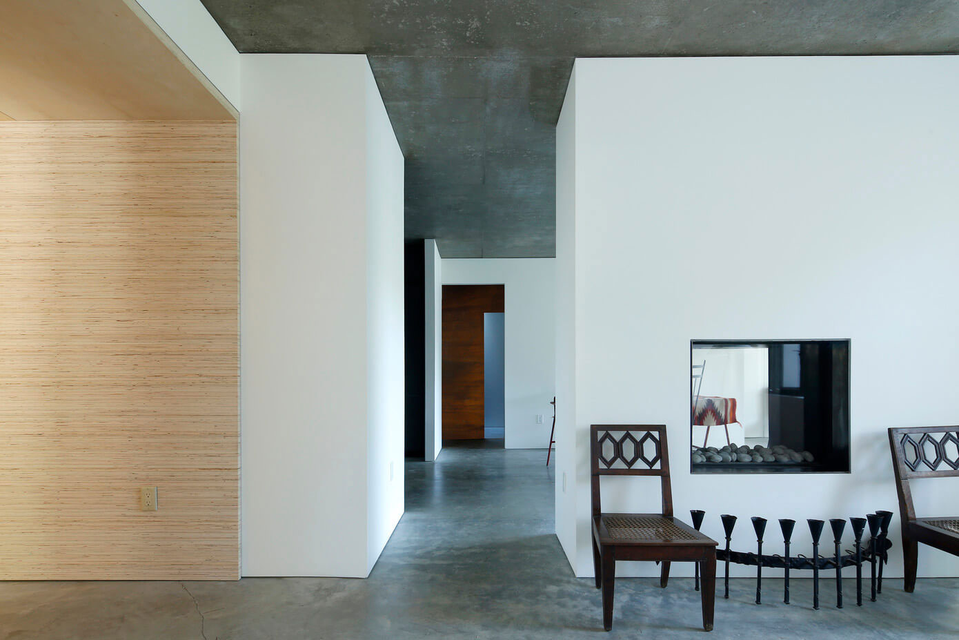 A Modern and Sculptural House on the Banks of Lake Massachusetts by Taylor and Miller Architecture (13)