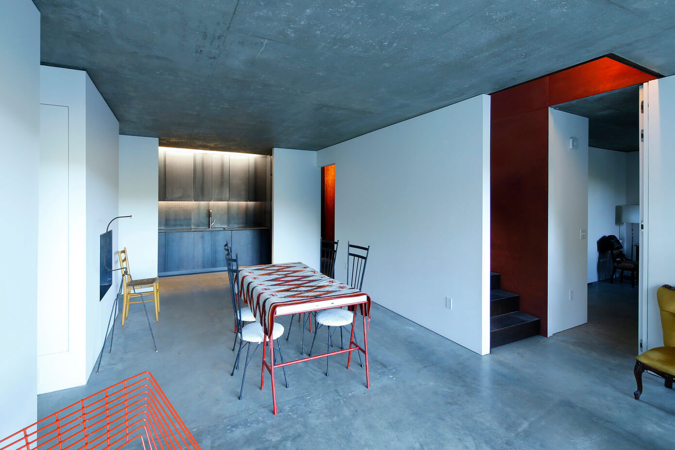 A Modern and Sculptural House on the Banks of Lake Massachusetts by Taylor and Miller Architecture (17)