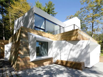 A Modern and Sculptural House on the Banks of Lake Massachusetts by Taylor and Miller Architecture (2)