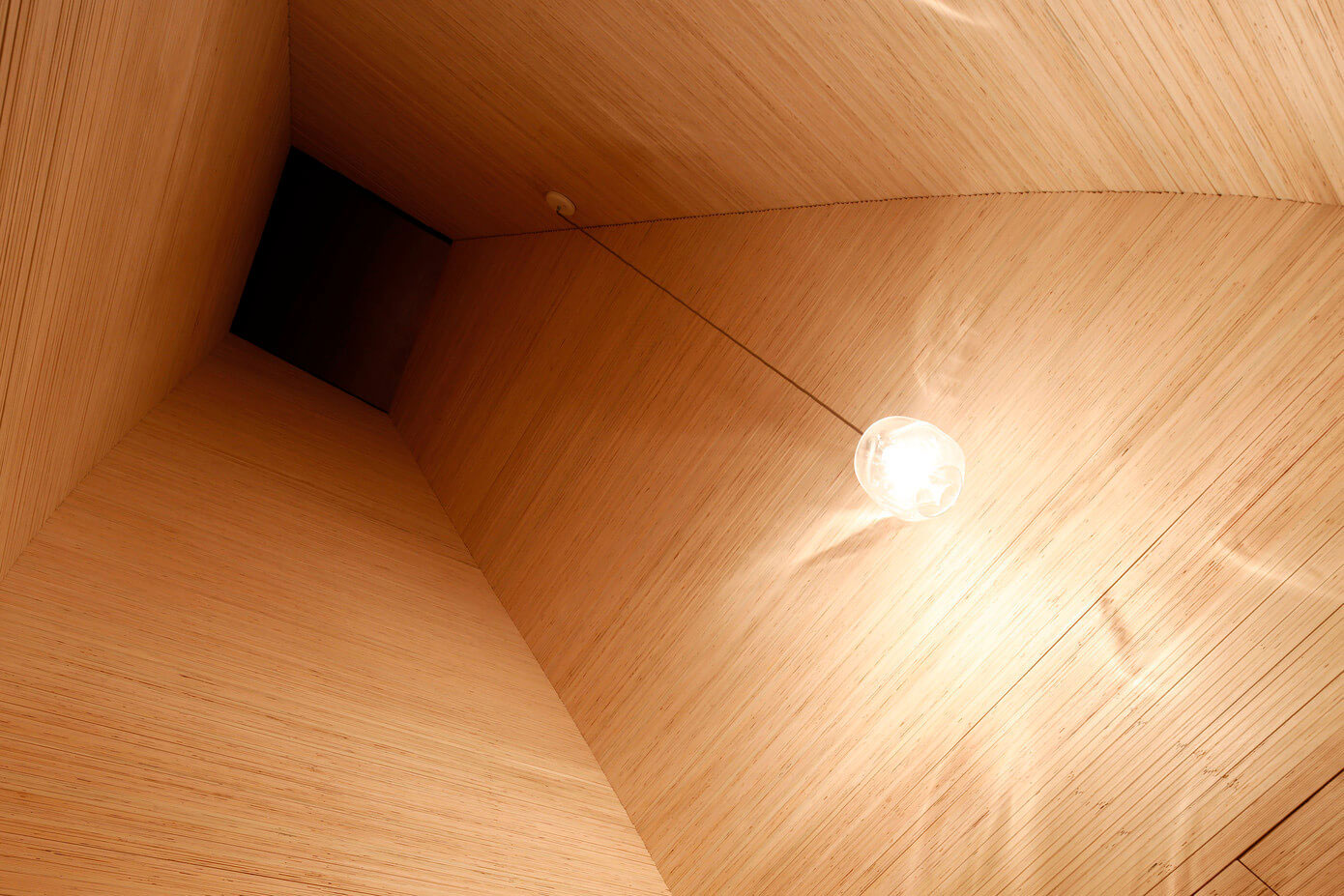 A Modern and Sculptural House on the Banks of Lake Massachusetts by Taylor and Miller Architecture (23)