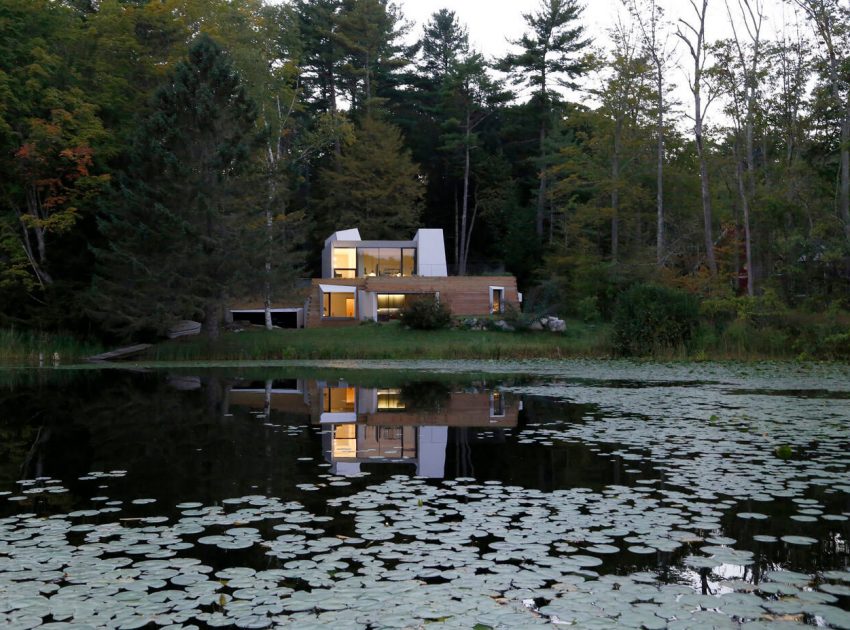 A Modern and Sculptural House on the Banks of Lake Massachusetts by Taylor and Miller Architecture (27)