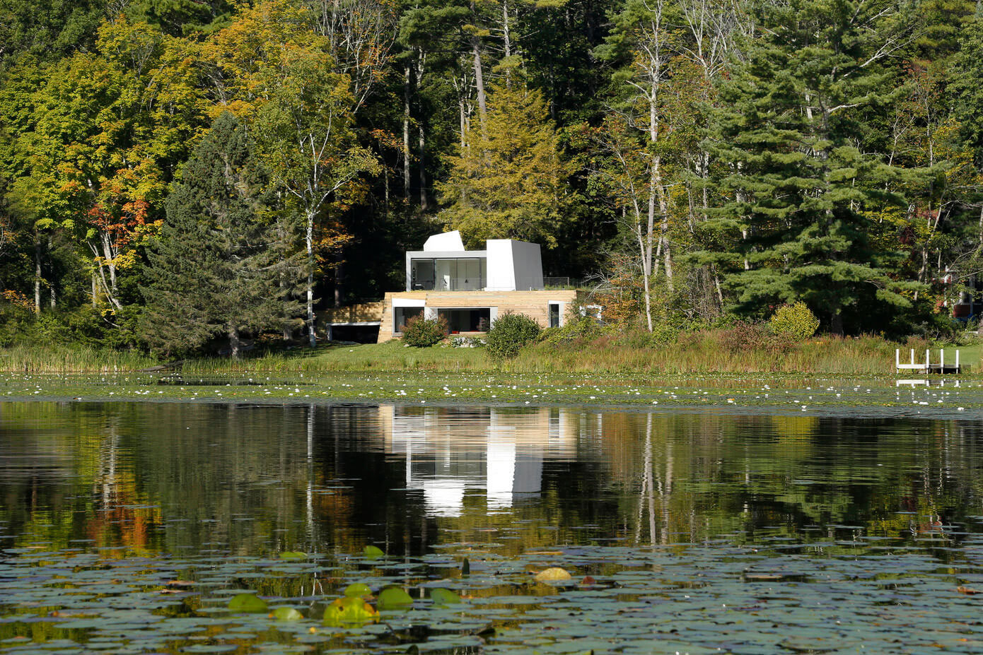 A Modern and Sculptural House on the Banks of Lake Massachusetts by Taylor and Miller Architecture (3)