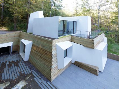 A Modern and Sculptural House on the Banks of Lake Massachusetts by Taylor and Miller Architecture (4)