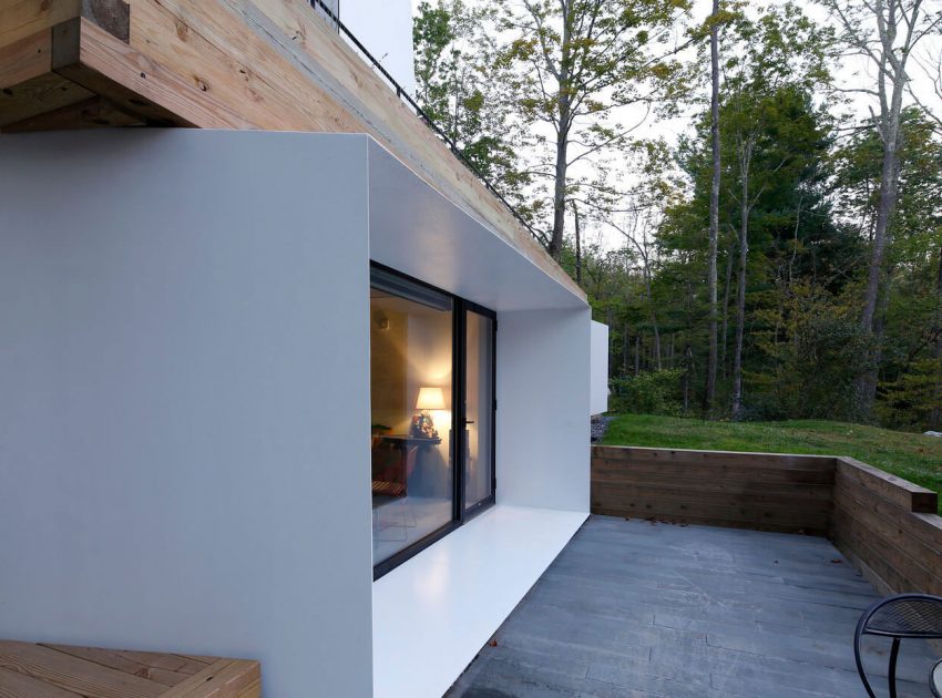 A Modern and Sculptural House on the Banks of Lake Massachusetts by Taylor and Miller Architecture (5)