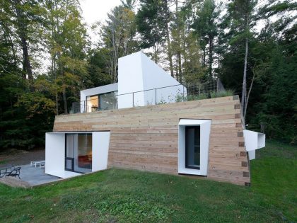 A Modern and Sculptural House on the Banks of Lake Massachusetts by Taylor and Miller Architecture (6)