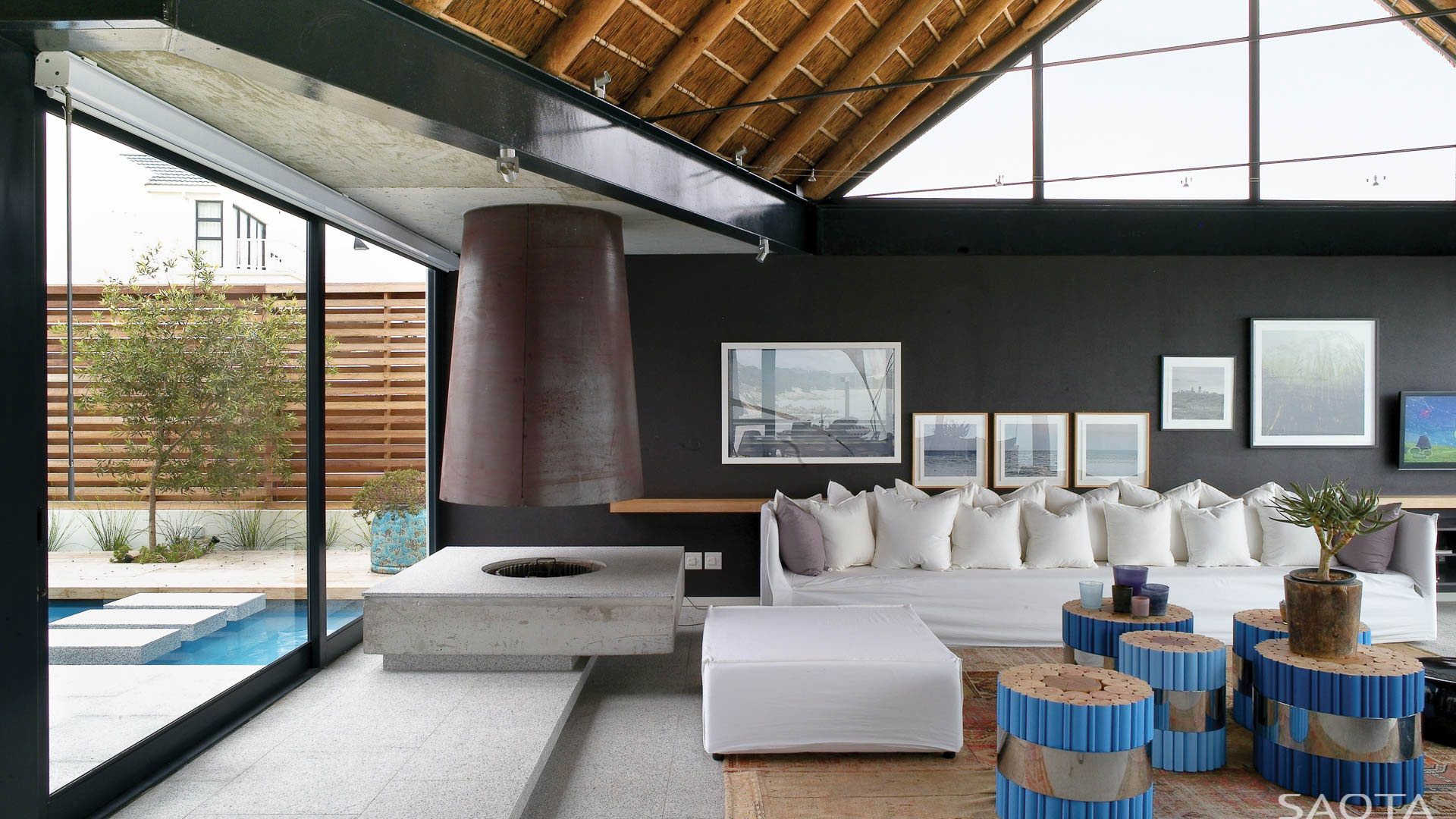 A Playful and L-Shaped Contemporary House with Spectacular Ocean Views in Shelley Point by SAOTA (2)