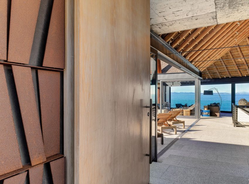 A Playful and L-Shaped Contemporary House with Spectacular Ocean Views in Shelley Point by SAOTA (4)