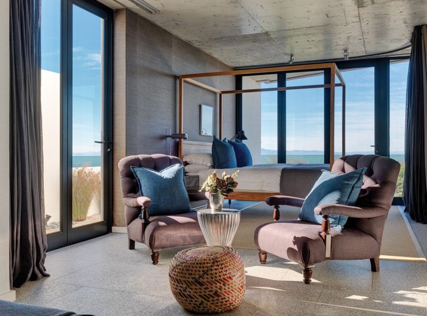 A Playful and L-Shaped Contemporary House with Spectacular Ocean Views in Shelley Point by SAOTA (6)