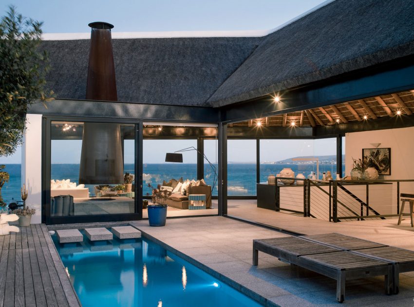 A Playful and L-Shaped Contemporary House with Spectacular Ocean Views in Shelley Point by SAOTA (9)