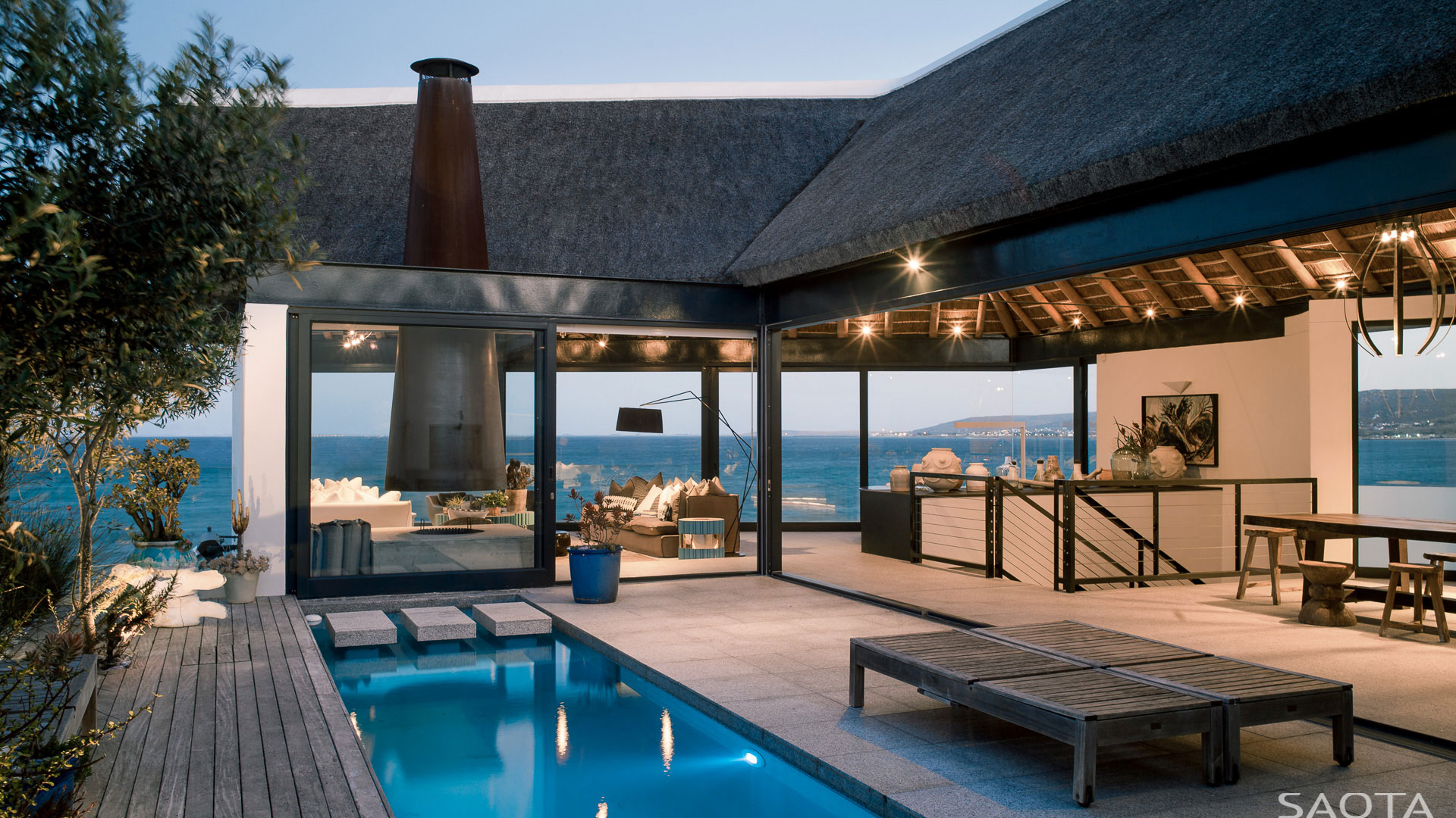 A Playful and L-Shaped Contemporary House with Spectacular Ocean Views in Shelley Point by SAOTA (9)