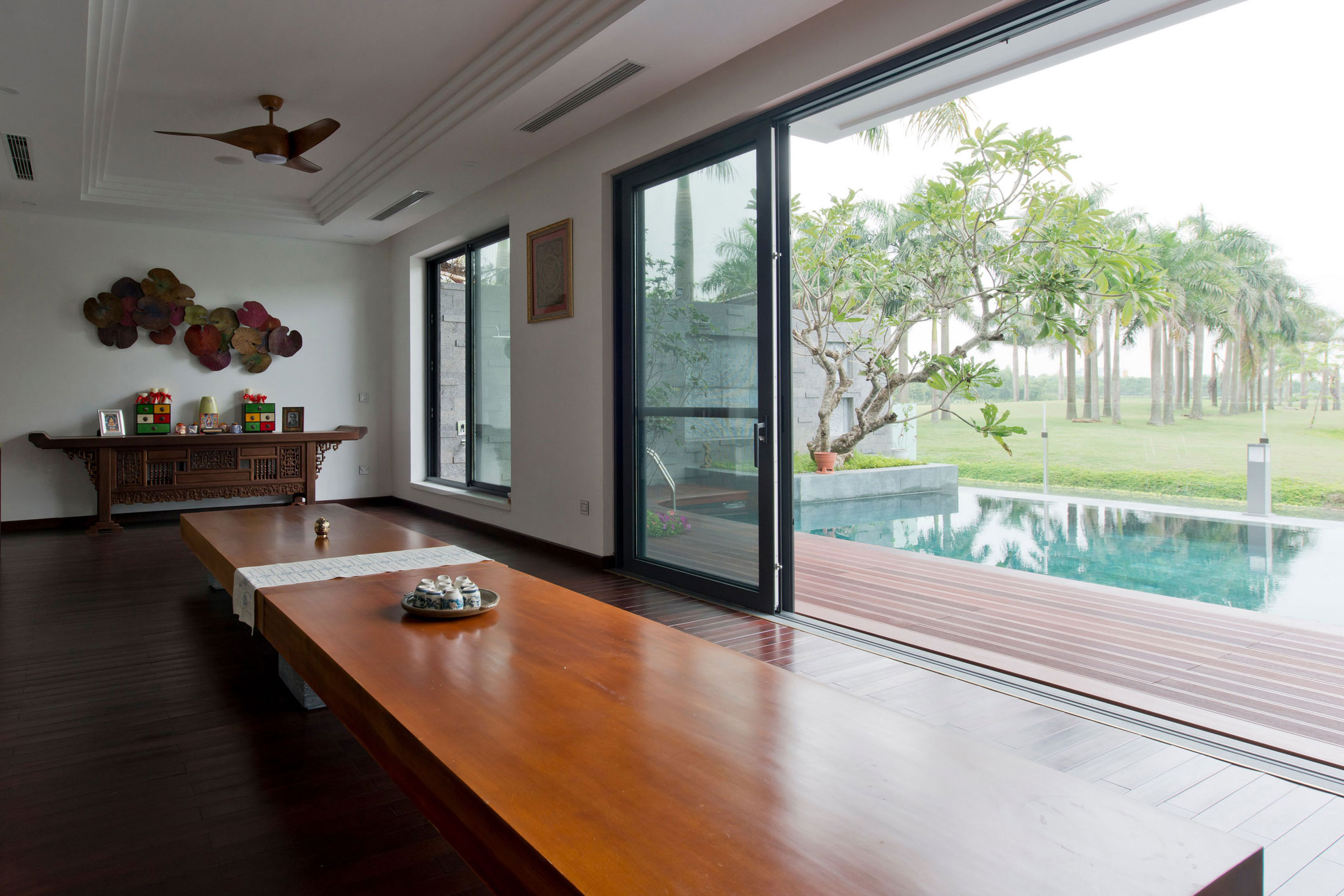 A Sensational Modern Home with Exquisite Landscaping in Ha Noi, Vietnam by Landmak Architecture (16)