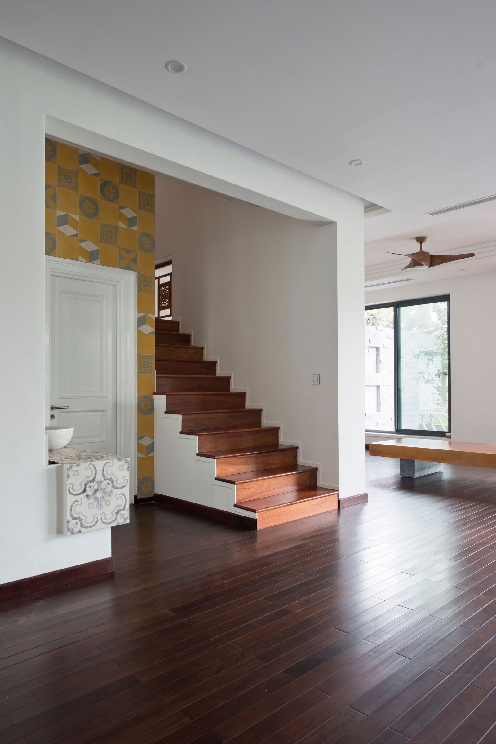 A Sensational Modern Home with Exquisite Landscaping in Ha Noi, Vietnam by Landmak Architecture (25)