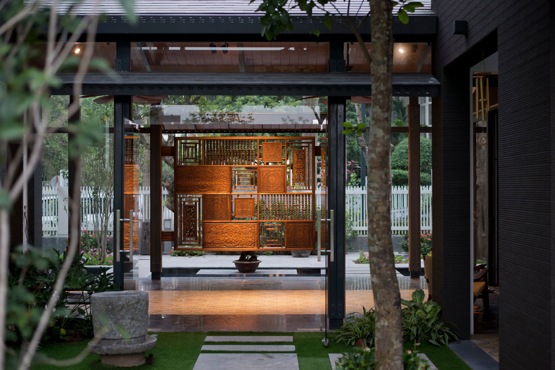 A Sensational Modern Home with Exquisite Landscaping in Ha Noi, Vietnam by Landmak Architecture (3)