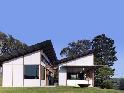 A Simple Contemporary Home for a Family of Committed Campers in New South Wales by Dunn & Hillam Architects (1)