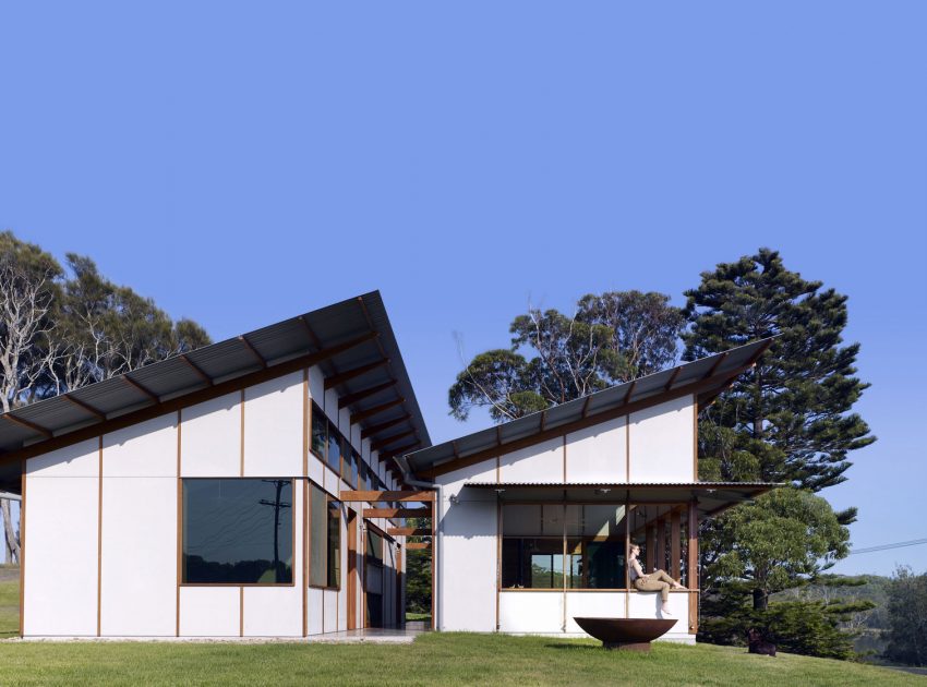 A Simple Contemporary Home for a Family of Committed Campers in New South Wales by Dunn & Hillam Architects (1)