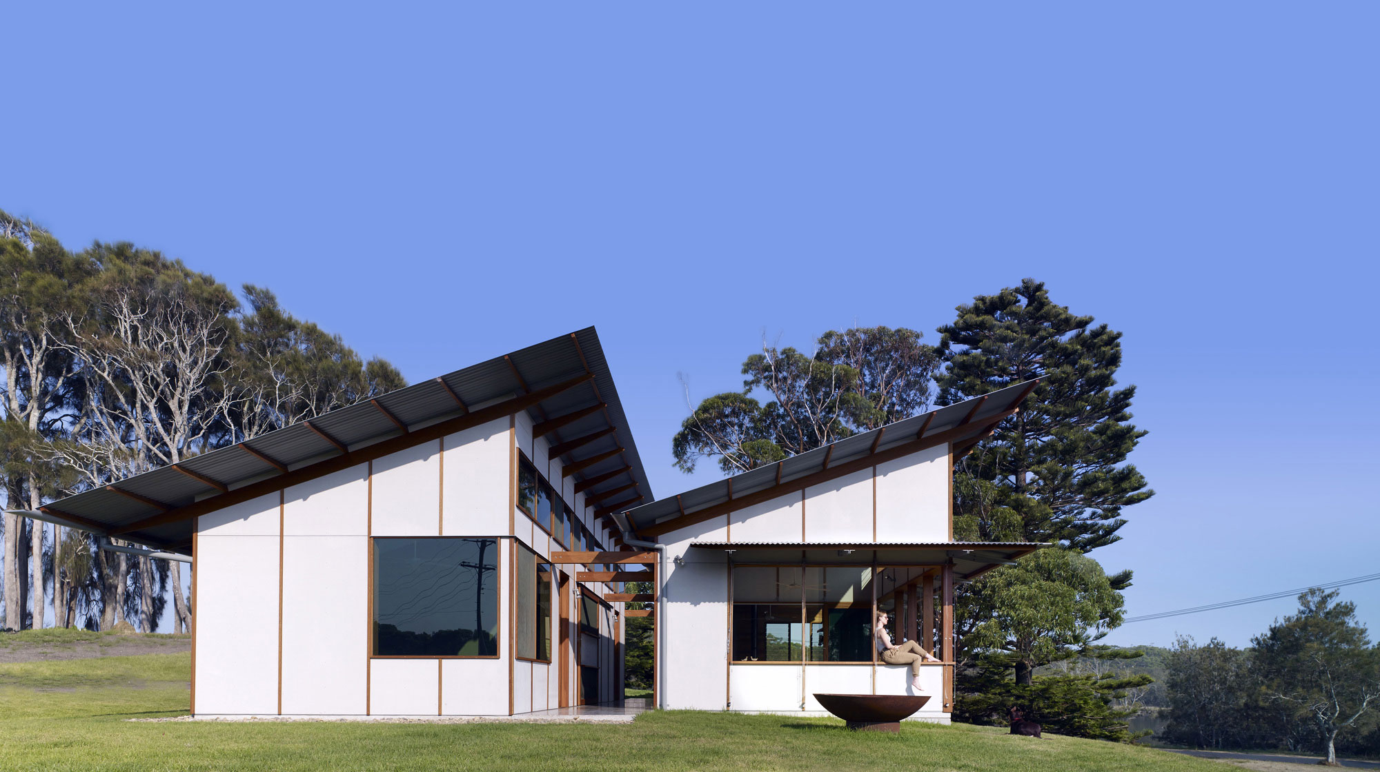 A Simple Contemporary Home for a Family of Committed Campers in New South Wales by Dunn & Hillam Architects (1)