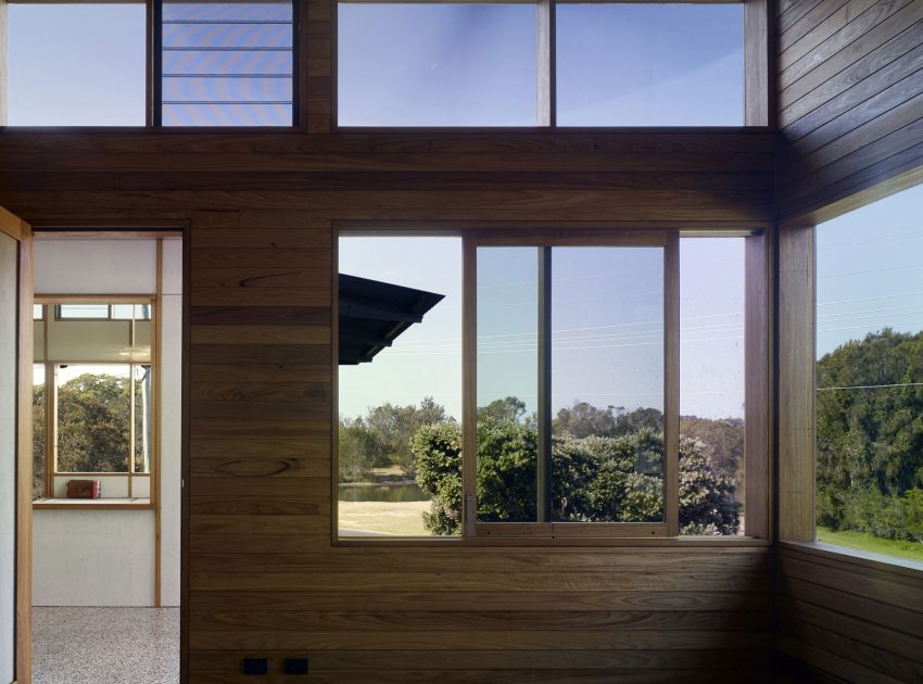 A Simple Contemporary Home for a Family of Committed Campers in New South Wales by Dunn & Hillam Architects (4)