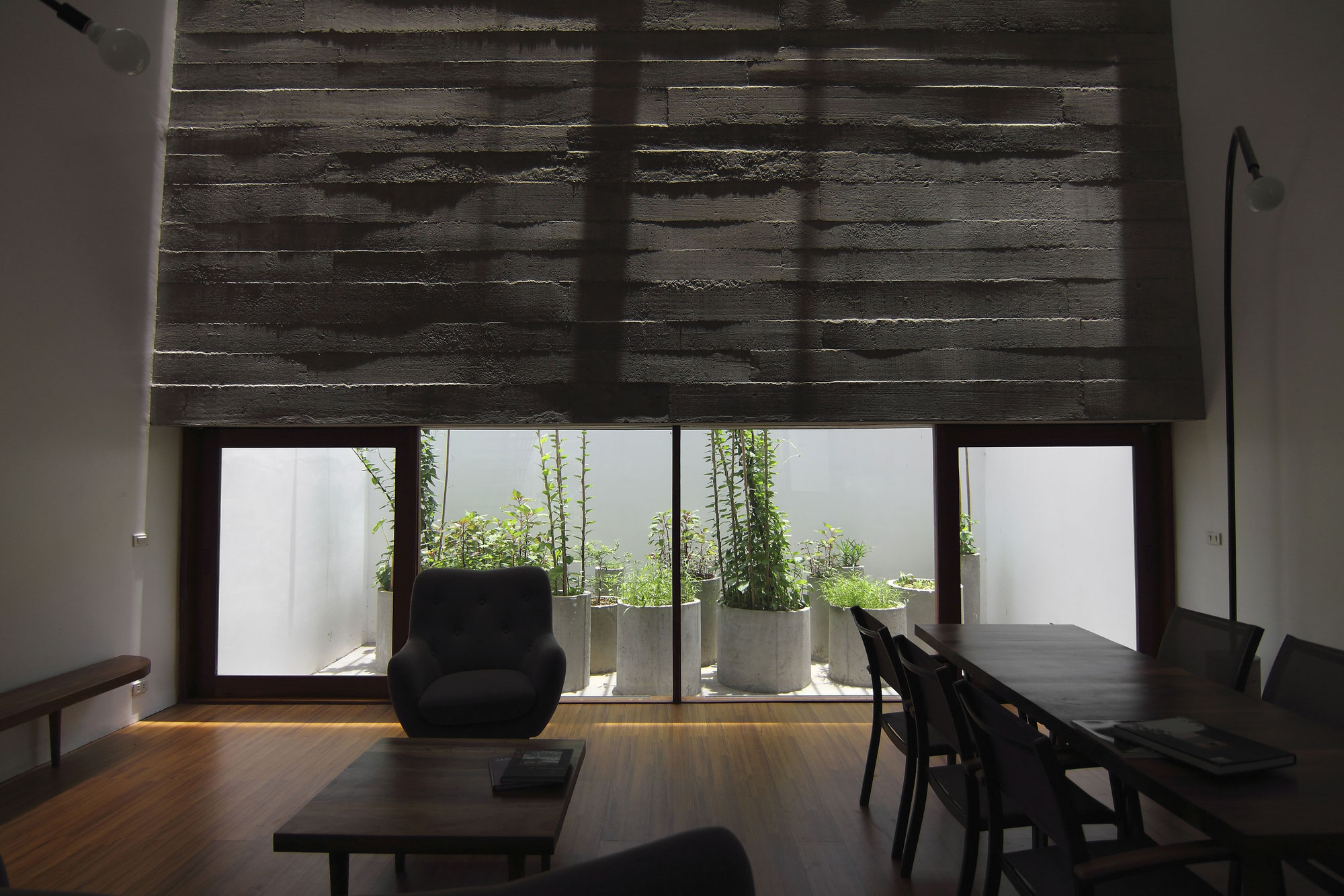 A Simple Country House with Natural Light and Wooden Furniture in Nghe An by Wangstudio (12)