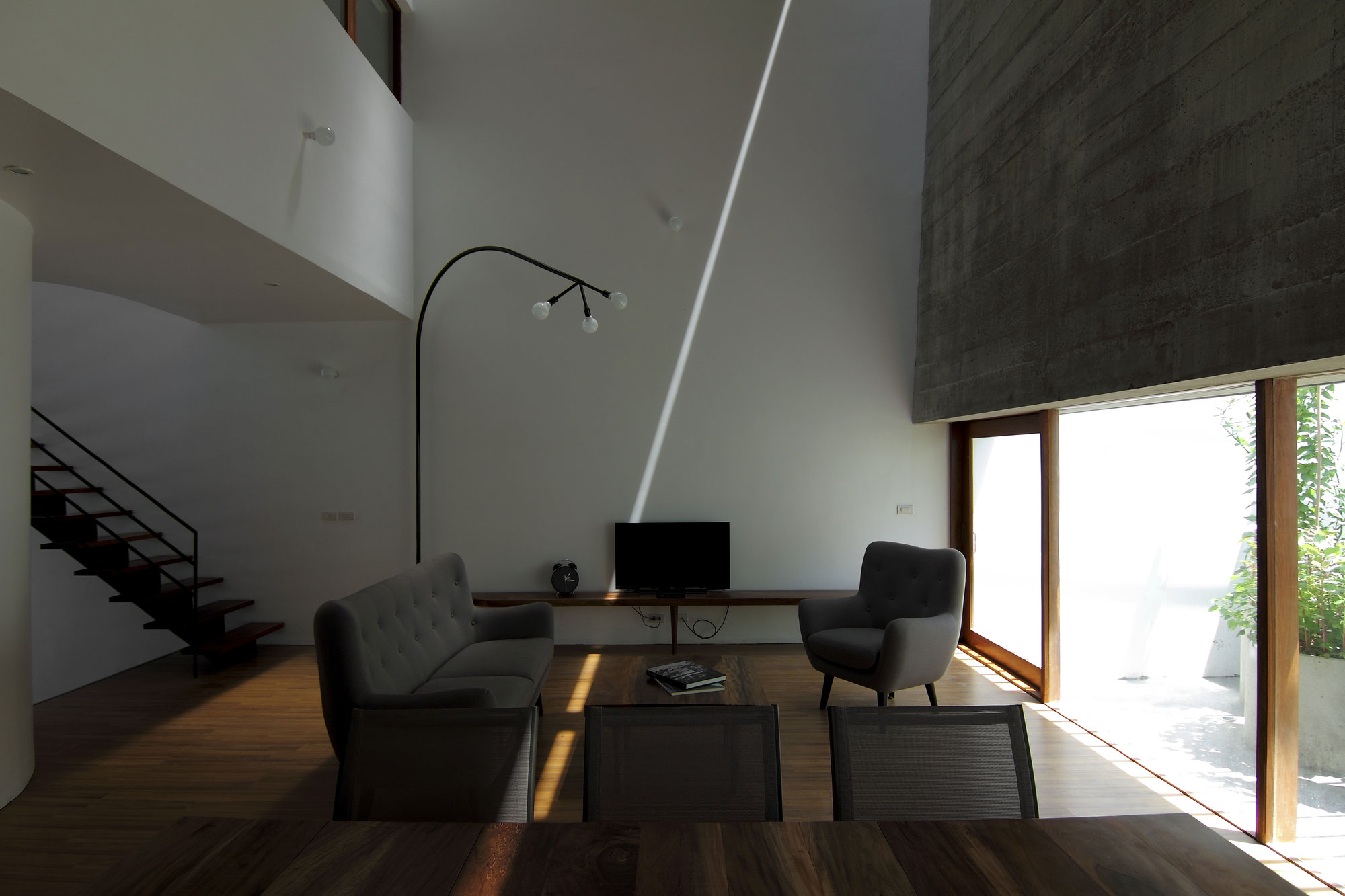 A Simple Country House with Natural Light and Wooden Furniture in Nghe An by Wangstudio (17)