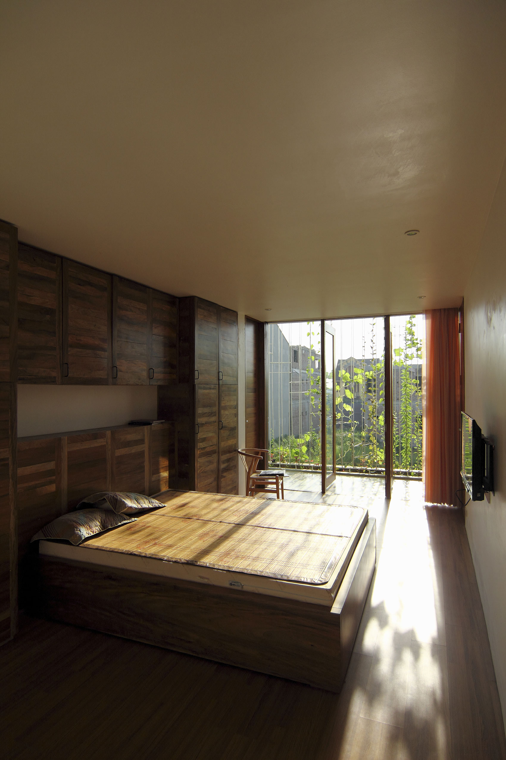 A Simple Country House with Natural Light and Wooden Furniture in Nghe An by Wangstudio (33)