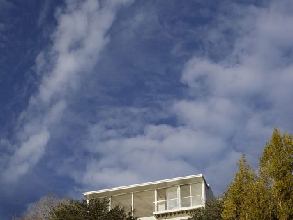 A Simple, Light-Filled Contemporary Home Perched on a Steeply Sloping Hillside in Sausalito by Turnbull Griffin Haesloop Architects (1)