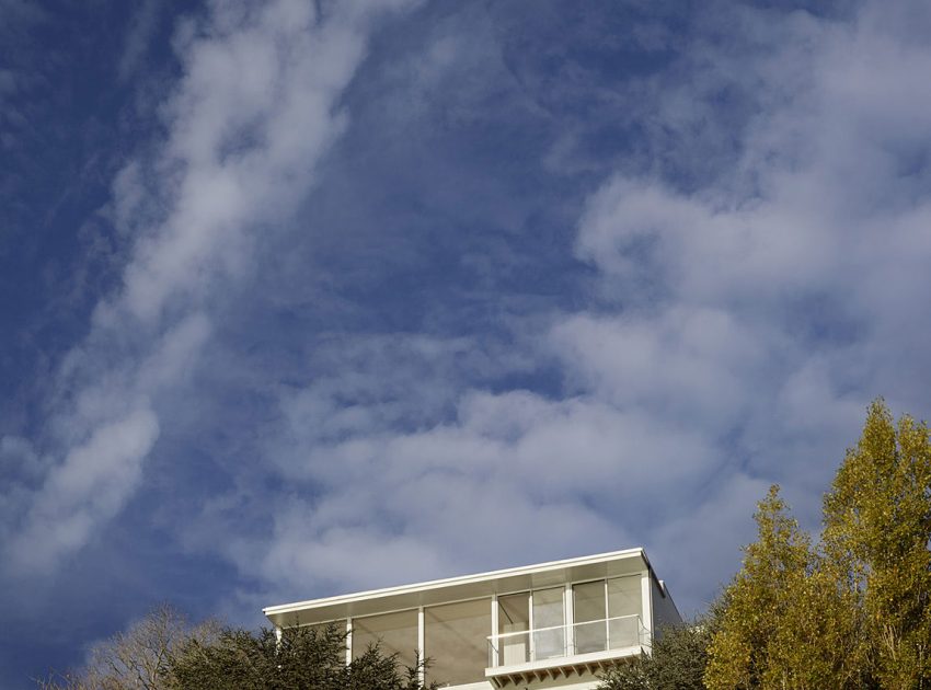 A Simple, Light-Filled Contemporary Home Perched on a Steeply Sloping Hillside in Sausalito by Turnbull Griffin Haesloop Architects (1)