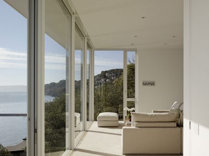 A Simple, Light-Filled Contemporary Home Perched on a Steeply Sloping Hillside in Sausalito by Turnbull Griffin Haesloop Architects (11)