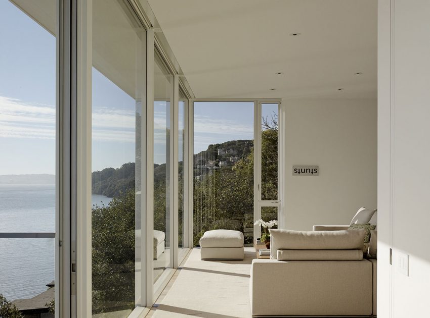 A Simple, Light-Filled Contemporary Home Perched on a Steeply Sloping Hillside in Sausalito by Turnbull Griffin Haesloop Architects (11)