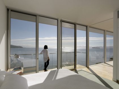 A Simple, Light-Filled Contemporary Home Perched on a Steeply Sloping Hillside in Sausalito by Turnbull Griffin Haesloop Architects (18)