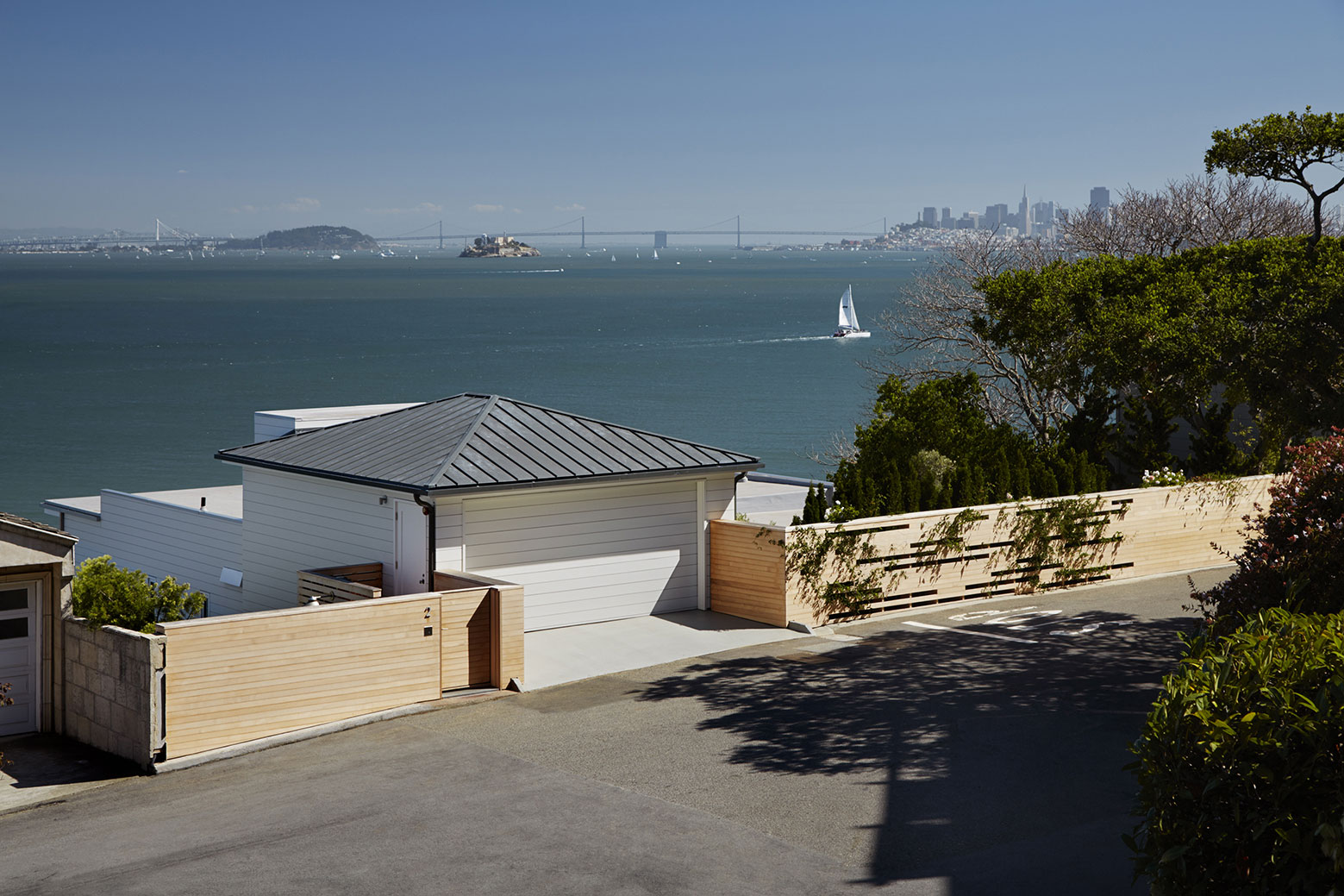 A Simple, Light-Filled Contemporary Home Perched on a Steeply Sloping Hillside in Sausalito by Turnbull Griffin Haesloop Architects (2)