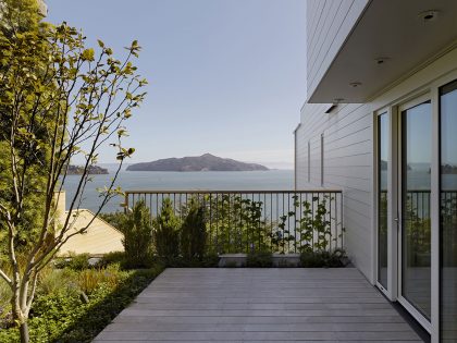 A Simple, Light-Filled Contemporary Home Perched on a Steeply Sloping Hillside in Sausalito by Turnbull Griffin Haesloop Architects (5)