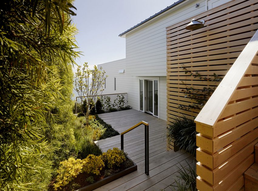 A Simple, Light-Filled Contemporary Home Perched on a Steeply Sloping Hillside in Sausalito by Turnbull Griffin Haesloop Architects (6)