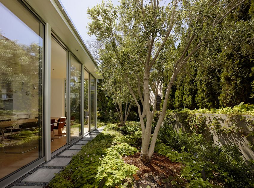 A Simple, Light-Filled Contemporary Home Perched on a Steeply Sloping Hillside in Sausalito by Turnbull Griffin Haesloop Architects (8)