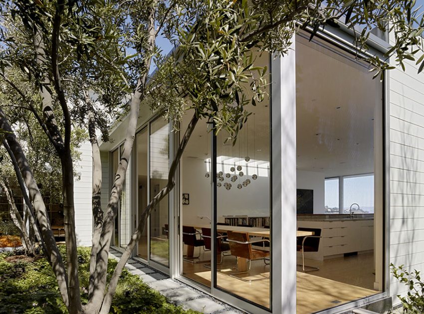 A Simple, Light-Filled Contemporary Home Perched on a Steeply Sloping Hillside in Sausalito by Turnbull Griffin Haesloop Architects (9)