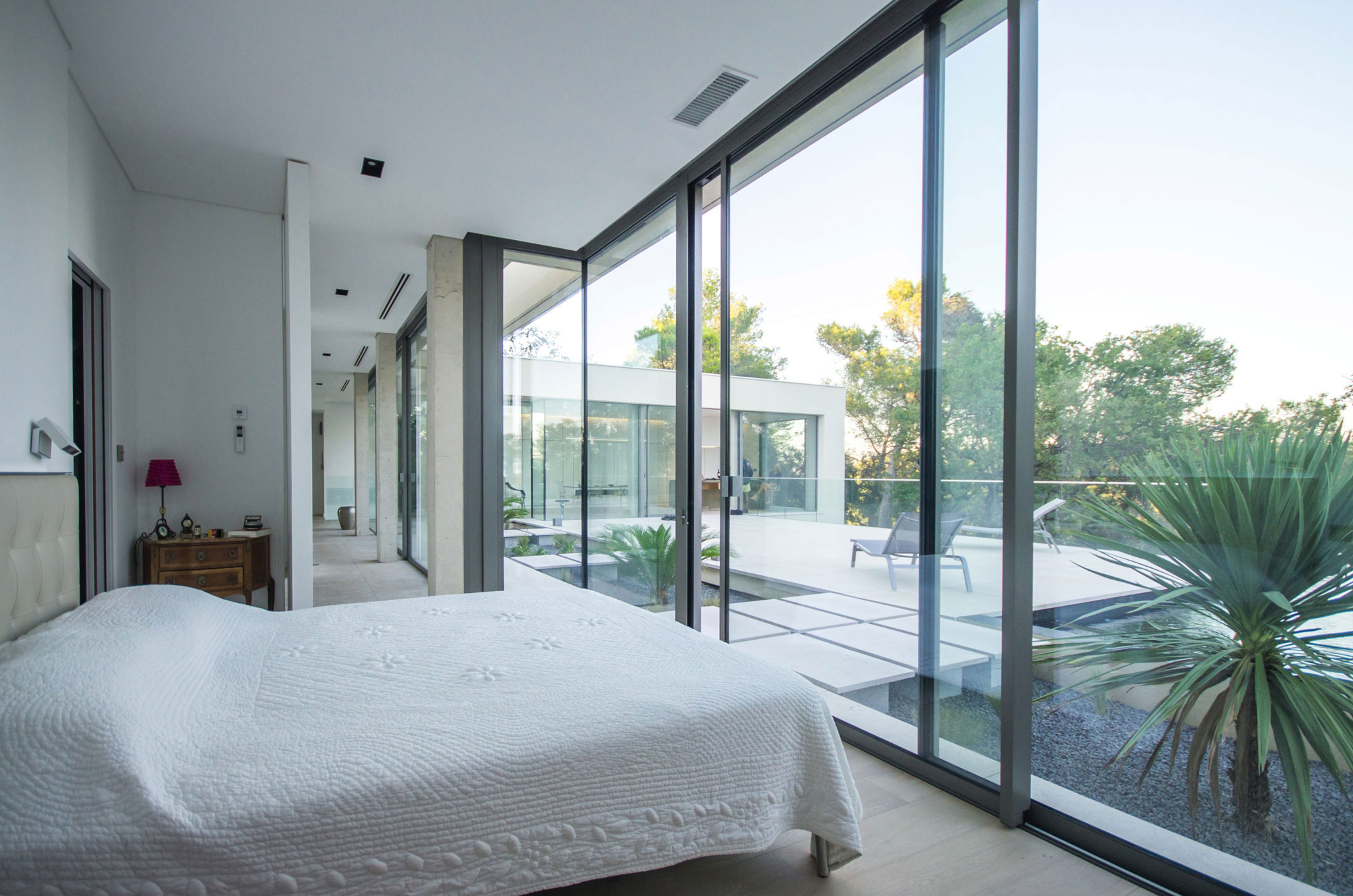 A Simple, Neat and Elegant House with Minimalist Aesthetic in Saint-Clément-de-Rivière by Brengues & Le Pavec architectes (16)