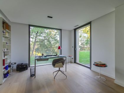 A Simple, Neat and Elegant House with Minimalist Aesthetic in Saint-Clément-de-Rivière by Brengues & Le Pavec architectes (17)